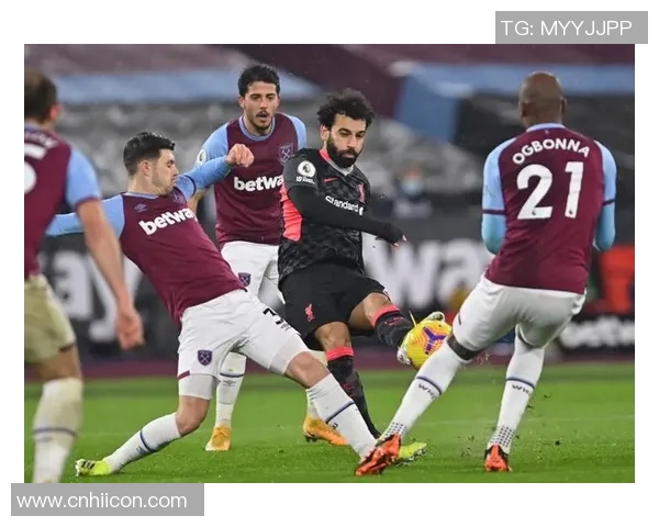 英超足球评论武汉足球队包夹战术的优缺点分析与启示